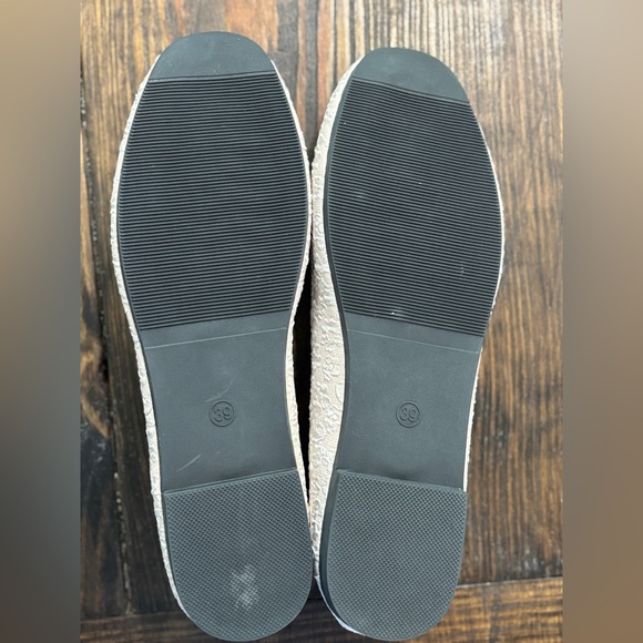 Chic Cream Floral Women's Loafers - Picture 2 of 2